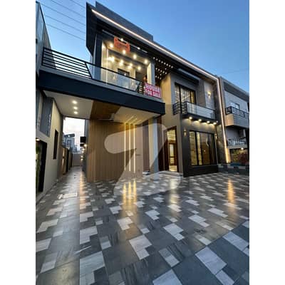 سینٹرل پارک ہاؤسنگ سکیم لاہور میں 5 کمروں کا 10 مرلہ مکان 4.1 کروڑ میں برائے فروخت۔