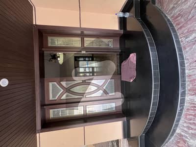 ماڈل ٹاؤن ۔ بلاک ڈی ماڈل ٹاؤن,لاہور میں 5 کمروں کا 2 کنال مکان 6.5 لاکھ میں کرایہ پر دستیاب ہے۔