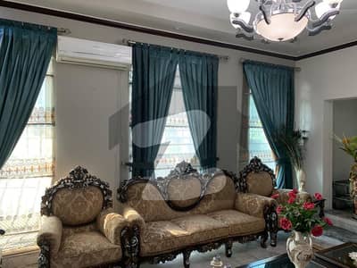 سکھ چین گارڈنز لاہور میں 5 کمروں کا 1 کنال مکان 8.0 کروڑ میں برائے فروخت۔