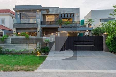 1 KANAL UPPER PORTION VERY HOT LOCATION IN DHA PHASE 6