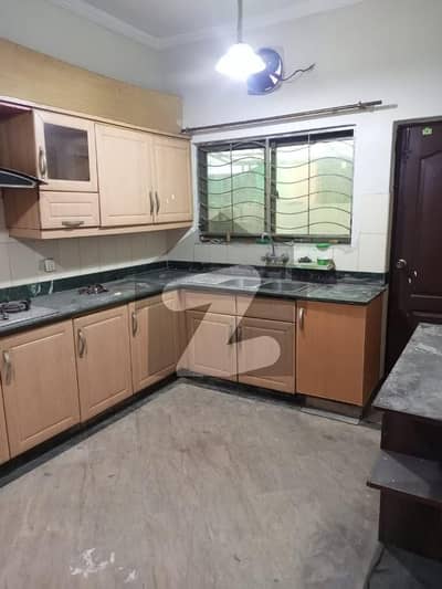 عسکری 10 - صیکٹر ای عسکری 10,عسکری,لاہور میں 3 کمروں کا 10 مرلہ مکان 1.35 لاکھ میں کرایہ پر دستیاب ہے۔