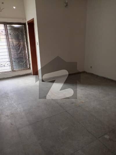 عسکری 10 - صیکٹر ای عسکری 10,عسکری,لاہور میں 3 کمروں کا 10 مرلہ مکان 1.35 لاکھ میں کرایہ پر دستیاب ہے۔