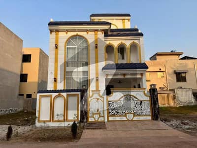 سٹی ہاؤسنگ سوسائٹی گوجرانوالہ میں 4 کمروں کا 5 مرلہ مکان 1.95 کروڑ میں برائے فروخت۔