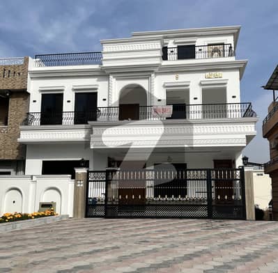 جی ۔ 13/4 جی ۔ 13,اسلام آباد میں 10 کمروں کا 10 مرلہ مکان 12.5 کروڑ میں برائے فروخت۔