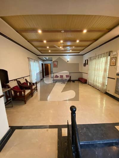 1 KANAL UPPER PORTION AVAILABLE FOR RENT IN DHA PHASE 4