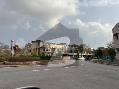 بحریہ انکلیو بحریہ ٹاؤن,اسلام آباد میں 1 کنال رہائشی پلاٹ 3.05 کروڑ میں برائے فروخت۔