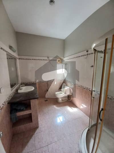 ڈی ایچ اے فیز 7 ڈی ایچ اے ڈیفینس,کراچی میں 3 کمروں کا 1 کنال بالائی پورشن 2.25 لاکھ میں کرایہ پر دستیاب ہے۔