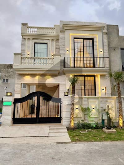 5 MARLA MODERN HOUSE FOR SALE IN DHA 9 TOWN.