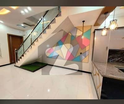 272sq yd 5 Bedrooms Luxury Villa is Available FOR RENT. 6km from Entrance of BTK. 5 Bed DDL 2 Kitchens