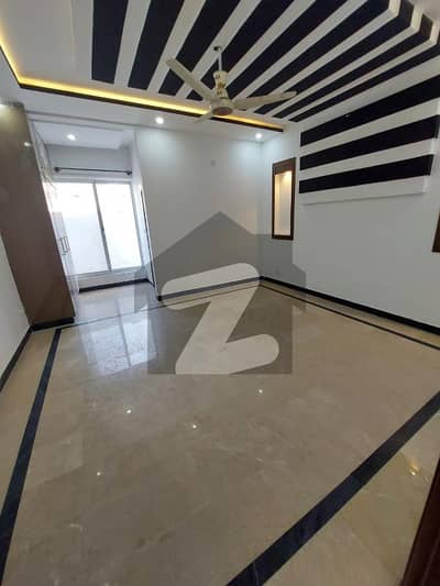 ٹاپ سٹی 1 - بلاک اے ٹاپ سٹی 1,اسلام آباد میں 5 کمروں کا 10 مرلہ مکان 1.7 کروڑ میں برائے فروخت۔