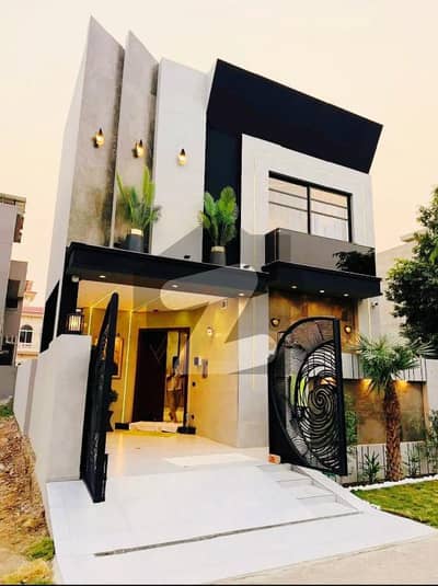 5 MARLA MODERN HOUSE FOR SALE IN DHA 9 TOWN. 5 MARLA MODERN HOUSE FOR SALE IN DHA 9 TOWN.