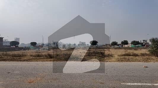 ڈی ایچ اے فیز 8 ڈی ایچ اے ڈیفینس,کراچی میں 1 کنال رہائشی پلاٹ 6.5 کروڑ میں برائے فروخت۔