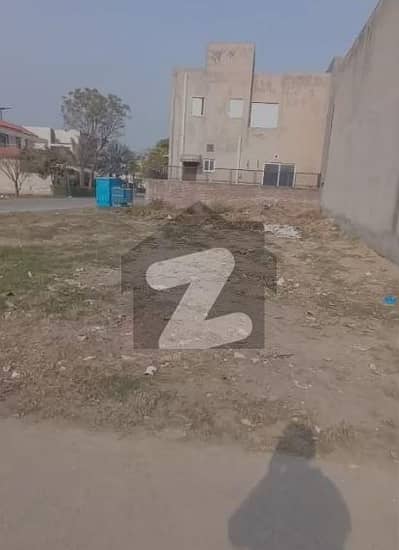 ڈی ایچ اے فیز 6 - بلاک جے فیز 6,ڈیفنس (ڈی ایچ اے),لاہور میں 7 مرلہ رہائشی پلاٹ 3.5 کروڑ میں برائے فروخت۔