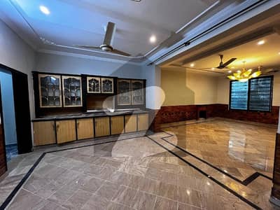 جی ۔ 13/1 جی ۔ 13,اسلام آباد میں 6 کمروں کا 10 مرلہ مکان 2.4 لاکھ میں کرایہ پر دستیاب ہے۔