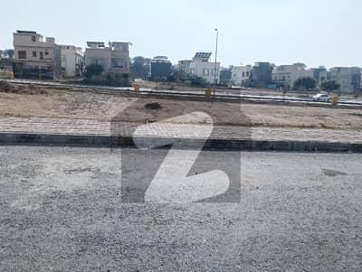 بحریہ ٹاؤن فیز 8 ۔ سیکٹر ای - 1 بحریہ ٹاؤن فیز 8,بحریہ ٹاؤن راولپنڈی,راولپنڈی میں 8 مرلہ کمرشل پلاٹ 5.25 کروڑ میں برائے فروخت۔