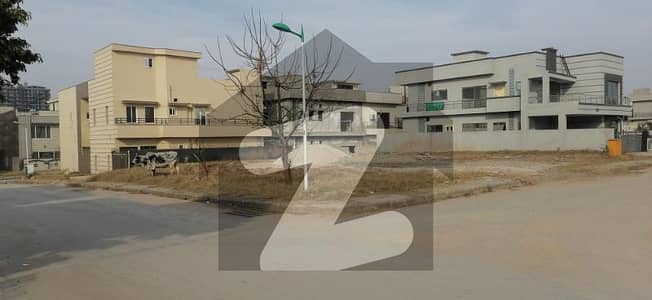 بحریہ ٹاؤن فیز 8 ۔ بلاک سی بحریہ ٹاؤن فیز 8,بحریہ ٹاؤن راولپنڈی,راولپنڈی میں 13 مرلہ رہائشی پلاٹ 1.7 کروڑ میں برائے فروخت۔