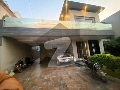 ماڈل ٹاؤن لاہور میں 5 کمروں کا 1 کنال مکان 10.0 کروڑ میں برائے فروخت۔