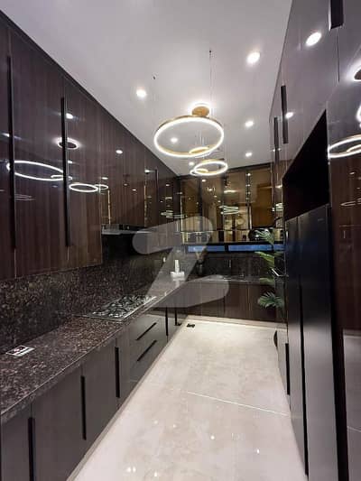 BEAUTIFUL UPPER PORTION FOR RENT AVAILABLE WITH GAS