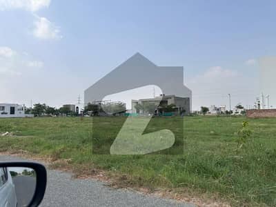 ڈی ایچ اے فیز 7 - بلاک وائے فیز 7,ڈیفنس (ڈی ایچ اے),لاہور میں 4 کنال رہائشی پلاٹ 15.0 کروڑ میں برائے فروخت۔