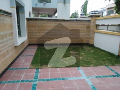 ایف ۔ 7 اسلام آباد میں 8 کمروں کا 1 کنال مکان 22.0 لاکھ میں کرایہ پر دستیاب ہے۔