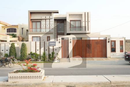 ڈی ایچ اے فیز 8 - زون اے ڈی ایچ اے فیز 8,ڈی ایچ اے ڈیفینس,کراچی میں 7 کمروں کا 2 کنال مکان 60.0 کروڑ میں برائے فروخت۔