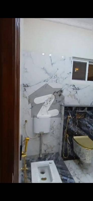 سمن آباد لاہور میں 2 کمروں کا 12 مرلہ مکان 1.3 لاکھ میں کرایہ پر دستیاب ہے۔