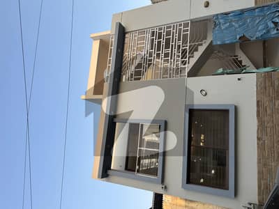 ڈی ایچ اے فیز 7 ایکسٹینشن ڈی ایچ اے ڈیفینس,کراچی میں 3 کمروں کا 4 مرلہ مکان 1.75 لاکھ میں کرایہ پر دستیاب ہے۔