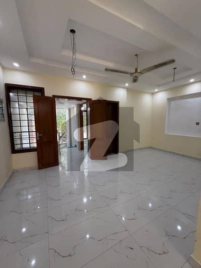 جوبلی ٹاؤن ۔ بلاک ڈی جوبلی ٹاؤن,لاہور میں 6 کمروں کا 10 مرلہ مکان 1.6 لاکھ میں کرایہ پر دستیاب ہے۔