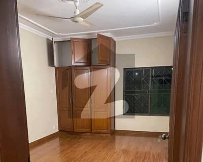 گلبرگ لاہور میں 16 مرلہ مکان 4.0 لاکھ میں کرایہ پر دستیاب ہے۔