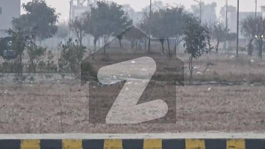 ڈی ایچ اے فیز 7 - بلاک یو فیز 7,ڈیفنس (ڈی ایچ اے),لاہور میں 2 کنال رہائشی پلاٹ 7.3 کروڑ میں برائے فروخت۔ ڈی ایچ اے فیز 7 - بلاک یو فیز 7,ڈیفنس (ڈی ایچ اے),لاہور میں 2 کنال رہائشی پلاٹ 7.3 کروڑ میں برائے فروخت۔