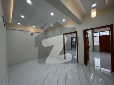 آئی ۔ 8 مرکز آئی ۔ 8,اسلام آباد میں 4 مرلہ دفتر 4.75 کروڑ میں برائے فروخت۔