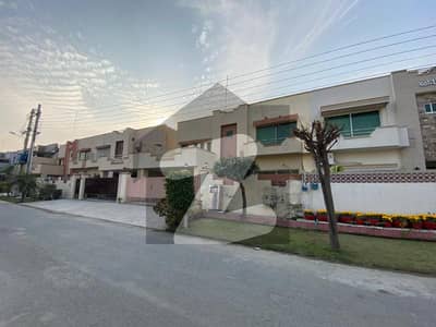 عسکری 11 ۔ سیکٹر اے عسکری 11,عسکری,لاہور میں 3 کمروں کا 10 مرلہ مکان 4.4 کروڑ میں برائے فروخت۔