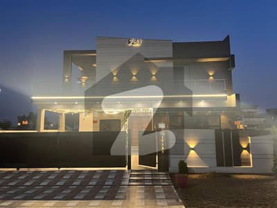 1 Kanal Full House for Rent in Phase 8 5 Bedrooms, Prime Location