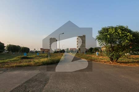 ڈی ایچ اے فیز 8 سابقہ ایئر ایوینیو ڈی ایچ اے فیز 8,ڈی ایچ اے ڈیفینس,لاہور میں 1 کنال کمرشل پلاٹ 15.0 کروڑ میں برائے فروخت۔