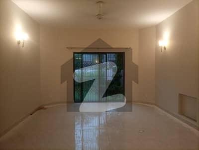 01 KANAL BEAUTIFUL SINGLE STOREY HOUSE AVAILABLE FOR RENT