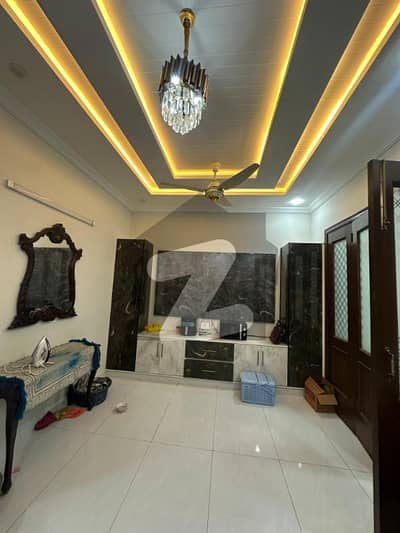 آئی ۔ 10/1 آئی ۔ 10,اسلام آباد میں 8 کمروں کا 7 مرلہ مکان 6.0 کروڑ میں برائے فروخت۔