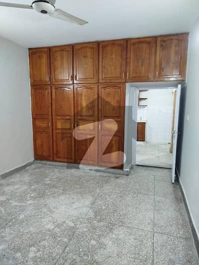 جی ۔ 9 اسلام آباد میں 6 کمروں کا 10 مرلہ مکان 7.5 کروڑ میں برائے فروخت۔