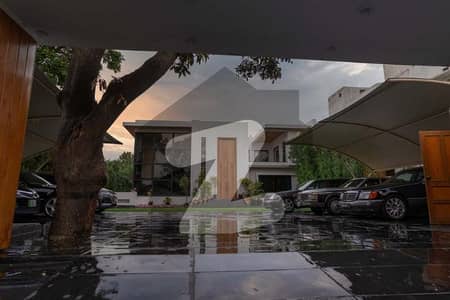 BEAUTIFULLY DESIGNED 2 KANAL HOUSE IN DHA PHASE 6