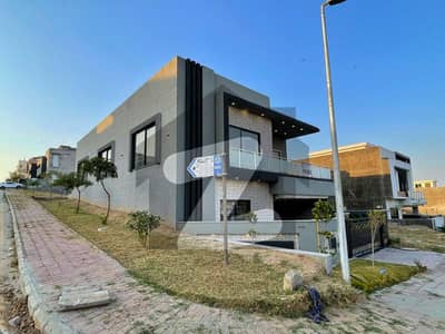 بحریہ ٹاؤن فیز 8 ۔ بلاک ای بحریہ ٹاؤن فیز 8,بحریہ ٹاؤن راولپنڈی,راولپنڈی میں 5 کمروں کا 10 مرلہ مکان 3.8 کروڑ میں برائے فروخت۔