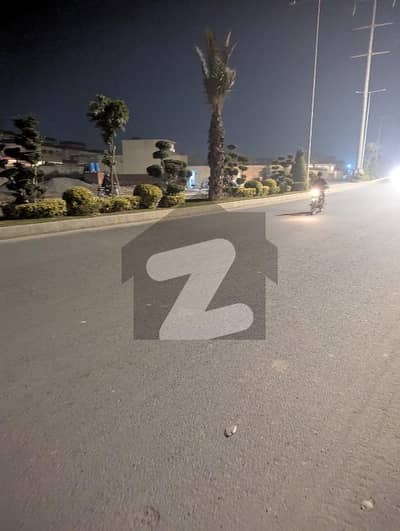 یونین گرین کالج روڈ,لاہور میں 5 مرلہ کمرشل پلاٹ 5.5 کروڑ میں برائے فروخت۔