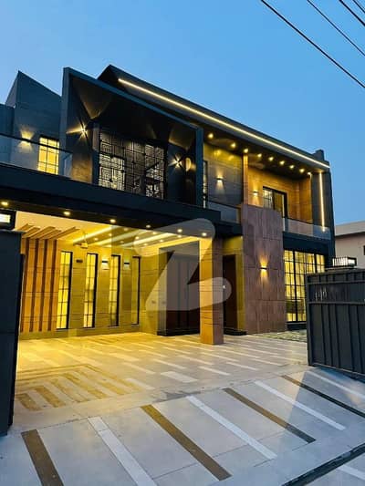 ENTERTAINER'S DREAM! 1 KANAL LUXURY HOUSE WITH CINEMA HALL FOR SALE | Wapda Town, Lahore