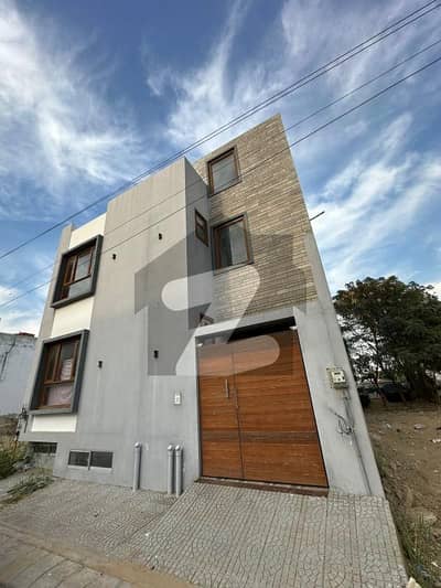 ڈی ایچ اے فیز 8 ڈی ایچ اے ڈیفینس,کراچی میں 4 کمروں کا 4 مرلہ مکان 5.6 کروڑ میں برائے فروخت۔