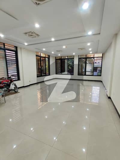 جی ۔ 8 مرکز جی ۔ 8,اسلام آباد میں 1 کمرے کا 8 مرلہ دفتر 4.0 لاکھ میں کرایہ پر دستیاب ہے۔