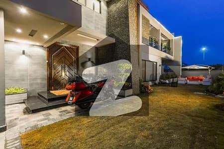 ڈی ایچ اے فیز 5 - بلاک اے فیز 5,ڈیفنس (ڈی ایچ اے),لاہور میں 5 کمروں کا 1 کنال مکان 9.25 کروڑ میں برائے فروخت۔