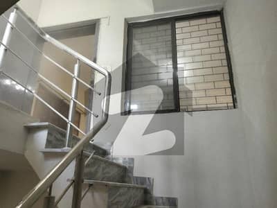 آئی ۔ 8/4 آئی ۔ 8,اسلام آباد میں 4 کمروں کا 1 کنال بالائی پورشن 2.0 لاکھ میں کرایہ پر دستیاب ہے۔