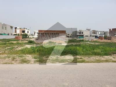 ڈی ایچ اے فیز 8 - بلاک ایس فیز 8,ڈیفنس (ڈی ایچ اے),لاہور میں 1 کنال رہائشی پلاٹ 3.95 کروڑ میں برائے فروخت۔