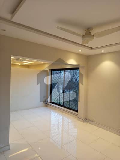 G-9/4 Size 35x70 Like Brand New Ground Floor 3bed 3bath Dring Tvlounge Kitchen