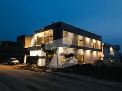 ٹاپ سٹی 1 - بلاک اے ٹاپ سٹی 1,اسلام آباد میں 5 کمروں کا 10 مرلہ مکان 4.5 کروڑ میں برائے فروخت۔