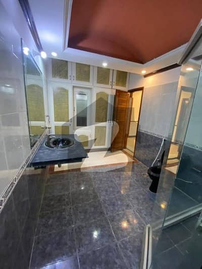 ڈی ایچ اے فیز 2 ڈیفنس (ڈی ایچ اے),لاہور میں 5 کمروں کا 15 مرلہ مکان 1.35 لاکھ میں کرایہ پر دستیاب ہے۔