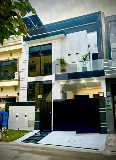 لیک سٹی رائیونڈ روڈ,لاہور میں 4 کمروں کا 5 مرلہ مکان 3.15 کروڑ میں برائے فروخت۔